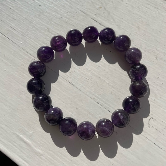 Amethyst polished round crystal gemstone bead bracelet - Picture 2 of 5